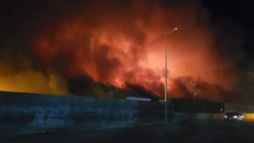 Kadirli OSB’de Tavuk Fabrikasında Yangın Çıktı