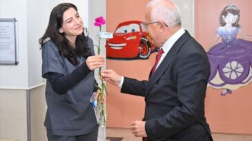 Kumluca Belediye Başkanı Avcıoğlu, Sağlık Çalışanlarını Ziyaret Etti