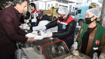 Osmaniye’de Vatandaşlar İftar Sofrasında Buluştu