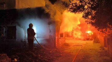 Samandağ’da Metruk Ev Yangını: Olayın Detayları