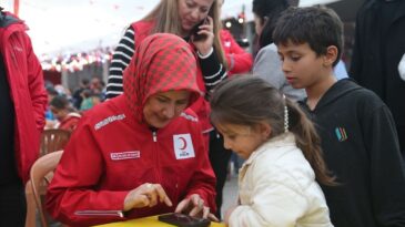Türk Kızılay Genel Başkanı Yılmaz, Hatay’da Depremzedelerle İftar Yaptı