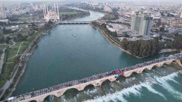 Yüreğir Belediyesi Tarihi Taşköprü’de Halk İftarı Düzenledi