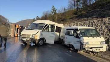 Zonguldak-Ankara Kara Yolunda Trafik Kazası: 10 Yaralı