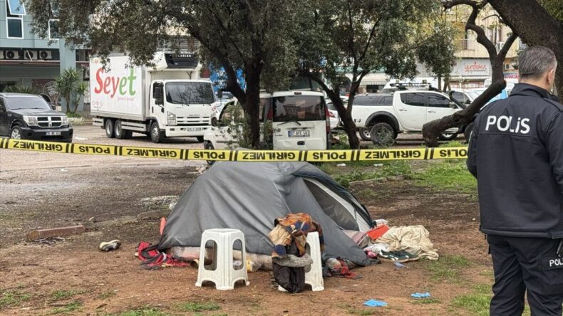 Antalya’da Parkta Çadırda Yaşayan Kişi Ölü Bulundu