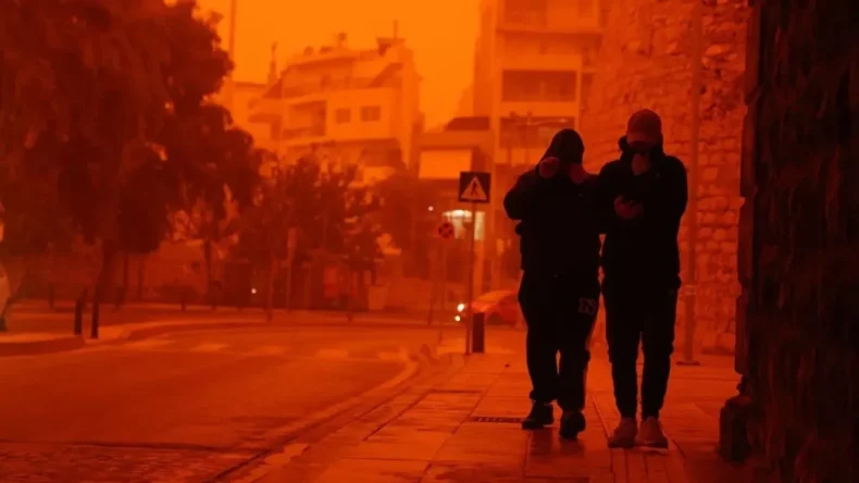 Gökyüzü Kızıla Büründü: Sahra Çölü Tozları İstanbul’u Etkisi Altına Aldı