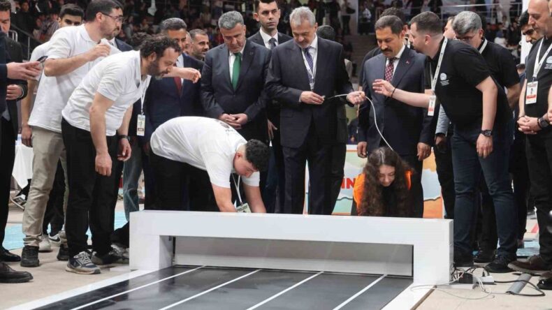 Depremin izlerinin silindiği Hatay’da 4 bin 67 öğretmen ve öğrenci robot yarışmasında yarışacak