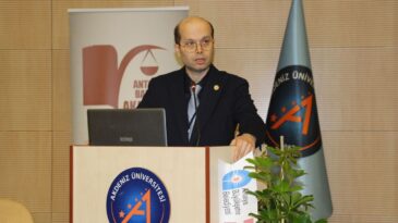 Antalya’da Cumhuriyet ve Turk Kanunu Medenisi Paneli