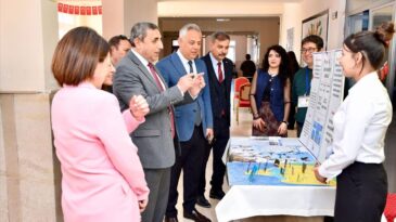 Silifke’de TÜBİTAK 4006 Bilim Fuarı açıldı