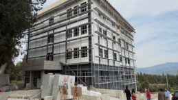 Arsuz’da sosyal hizmet merkezi binasında çalışmalar sürüyor