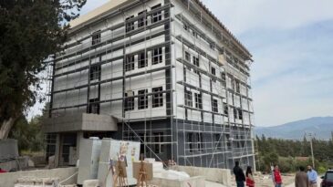 Arsuz’da sosyal hizmet merkezi binasında çalışmalar sürüyor