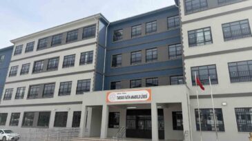 Mersin’de Lise Öğrencisi Okulda Silahla Yakalandı