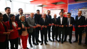 Adana’da ‘Dünden Bugüne Tarihe Tanıklık Eden Fotoğraflar’ Sergisi Açıldı