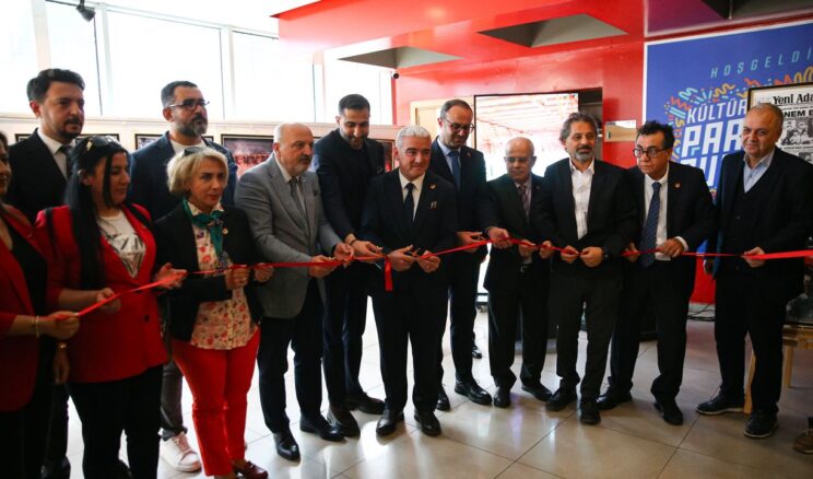 Adana’da ‘Dünden Bugüne Tarihe Tanıklık Eden Fotoğraflar’ Sergisi Açıldı