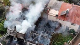 Antalya’da Gecekonduda Çıkan Yangın Bitişik Eve Sıçradı