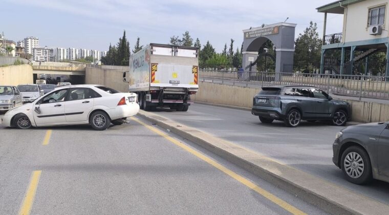 Mersin’de cip ile otomobilin çarpıştığı kazada 2 kişi yaralandı