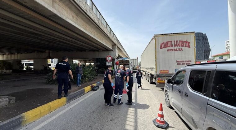 Antalya’da tırın altında kalan kadın hayatını kaybetti