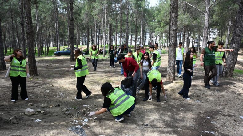 Osmaniye’de Yeşilay Gönüllüleri Çevre Temizliği Yaptı