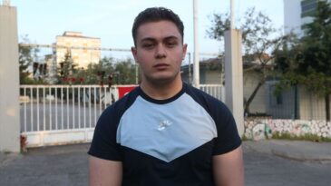 Kahramanmaraş’taki silahlı saldırıda okula Türk bayrağı asıldı