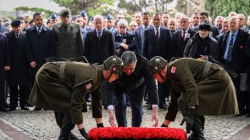 8. Cumhurbaşkanı Turgut Özal vefatının 33. yılında anıldı