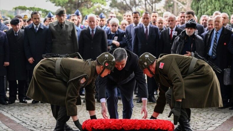 8. Cumhurbaşkanı Turgut Özal vefatının 33. yılında anıldı