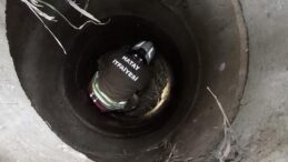 Antakya’da kuyuya düşen köpeği itfaiye kurtardı