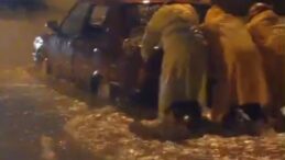 Adana’da Sağanak Yağışta Minibüste Mahsur Kalanlar Kurtarıldı