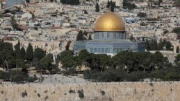 İsrail, Mescid-i Aksa’ya Baskın Düzenledi