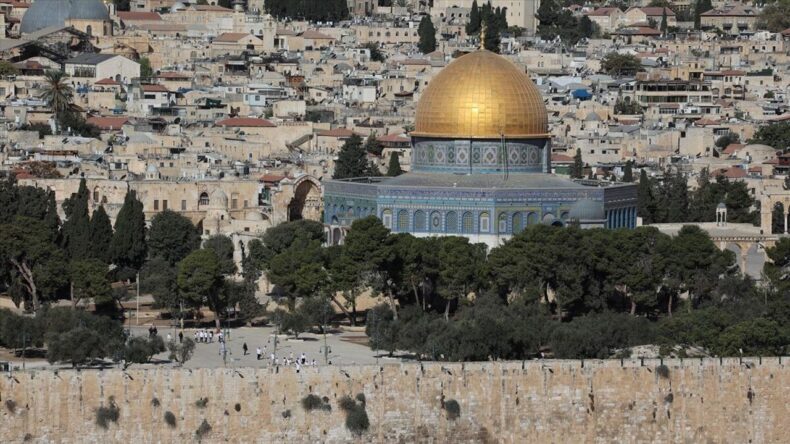 İsrail, Mescid-i Aksa’ya Baskın Düzenledi