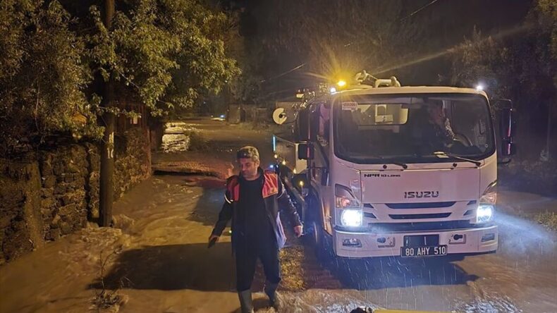 Osmaniye’de sağanak hayatı olumsuz etkiledi