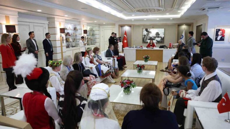 Başkan Vekili Büşra Özdemir dünya çocuklarını ağırladı