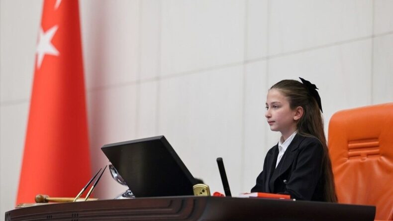 TBMM çocuk özel oturumunu 6. sınıf öğrencisi yönetti