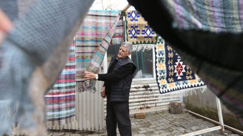 Emekli Mehmet Dağdaş, Atık Kumaşları Kilime Dönüştürüyor