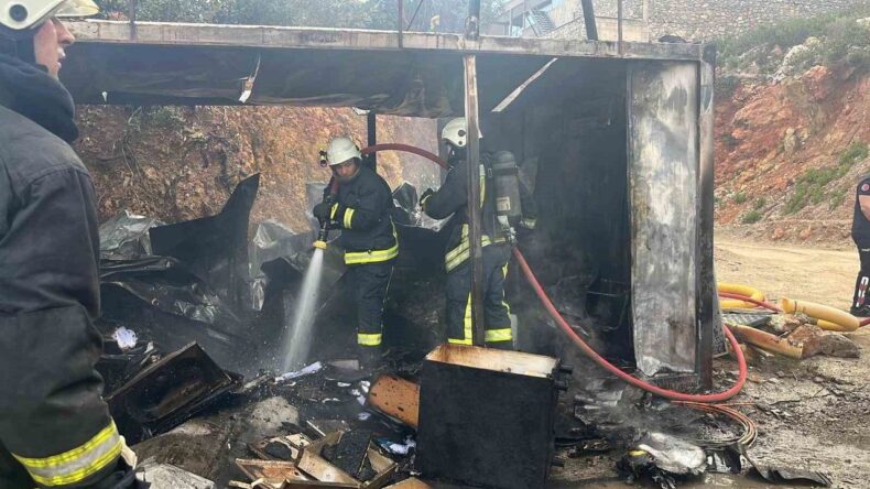 Alanya’da İşçilerin Kaldığı Konteynerde Yangın Çıktı