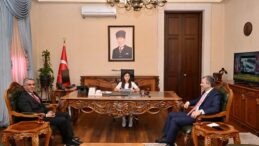 Antalya Valisi Hulusi Şahin, makamını Nazenin Karsavurdan’a devretti