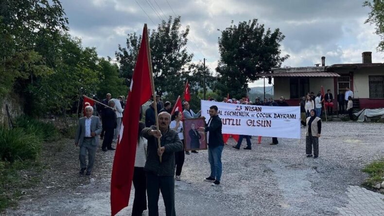 Antalya’da köy sakinleri 23 Nisan’ı kutladı