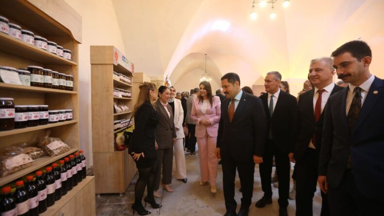 Kadın Emeği Yöresel Ürünler Pazarı Açıldı