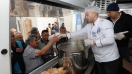 Hatay’da vatandaşlara çorba ikram ediliyor