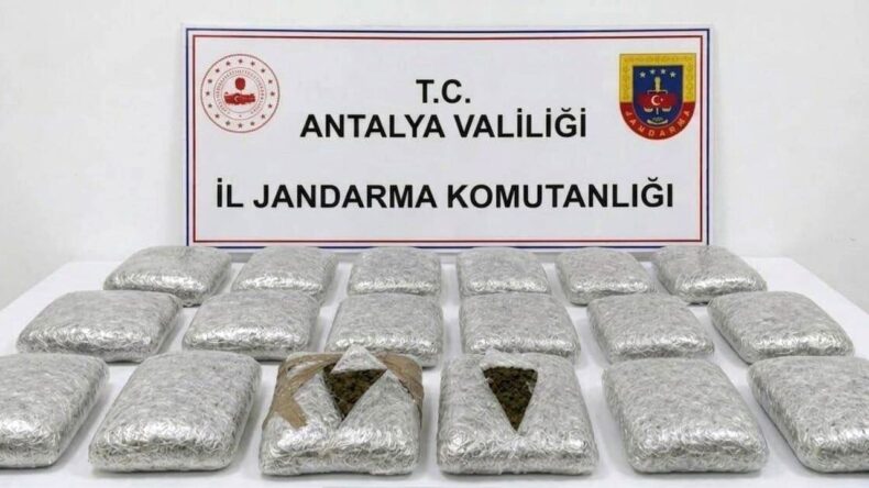 Antalya’da jandarmadan uyuşturucu operasyonu: 30 kilogram skunk maddesi ele geçirildi