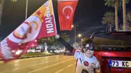 Galatasaraylı Taraftarlar Fenerbahçe Galibiyetini Kutladı
