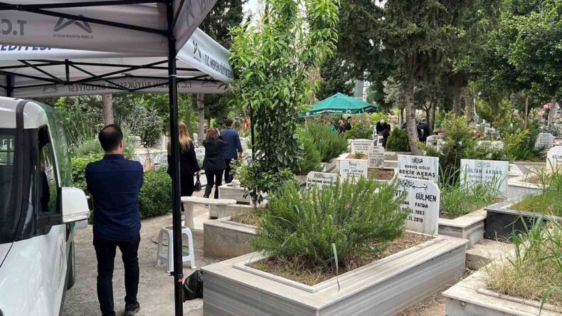 Boğazına çilek kaçan minik Mustafa Mersin’de toprağa verildi