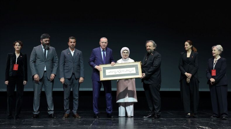 Cumhurbaşkanı Erdoğan, ‘Bir Adam Yaratmak’ Filminin Galasına Katıldı