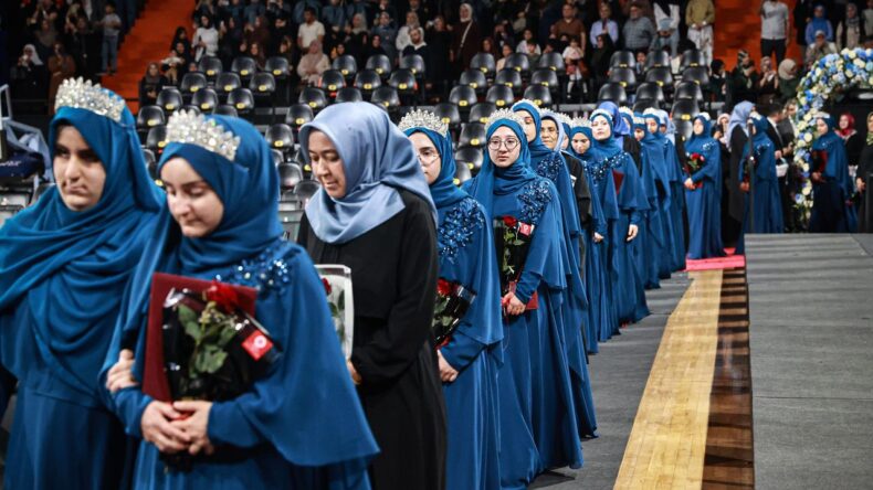 Mersin’de hafızlığını tamamlayan 260 öğrenci icazet aldı