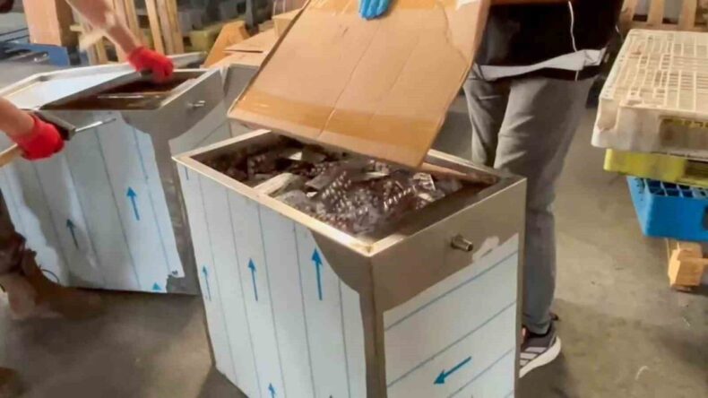 Mersin’de Metal Kolilerden Binlerce Sentetik Hap Ele Geçirildi