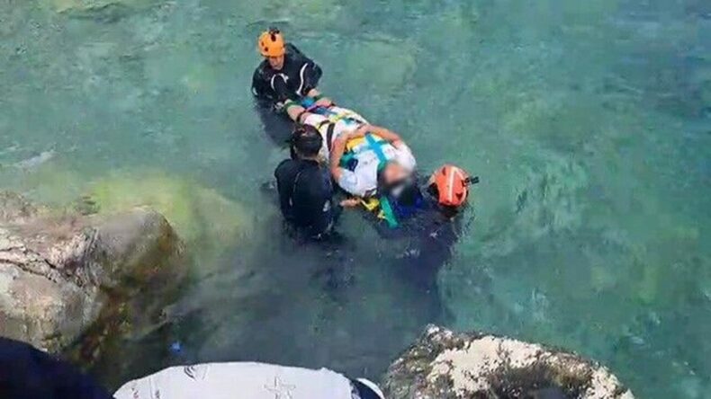 Antalya’da Kayalıklardan Düşen Şahıs Kurtarıldı