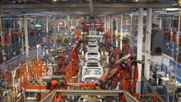 Otomotiv endüstrisi martta 3,3 milyar dolarla en fazla ihracat yapan sektör oldu