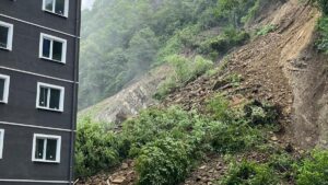 Artvin’de yaşanan heyelan kamerada