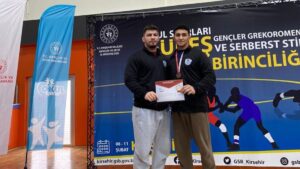 Ailesini kaybettiği kazada yaralanan güreşçi Beytullah Sarı’dan muhteşem dönüş