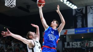 Anadolu Efes’i mağlup eden Beşiktaş yarı finale yükseldi