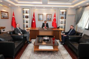 Valimiz Mustafa MASATLI, KOSGEB Başkan Yardımcısı Melih GÖKGÖZ ve Hatay KOSGEB İl Müdürümüz Mustafa ÖZTAŞ’ı makamında kabul etti.