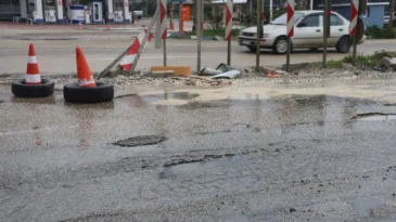 Samandağ’da Çukur Tepkisi: Vatandaş Belediyeden Yol İstiyor
